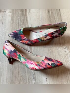 Dana Buchman Multicolor Floral Pointed-Toe Low kitten Heels